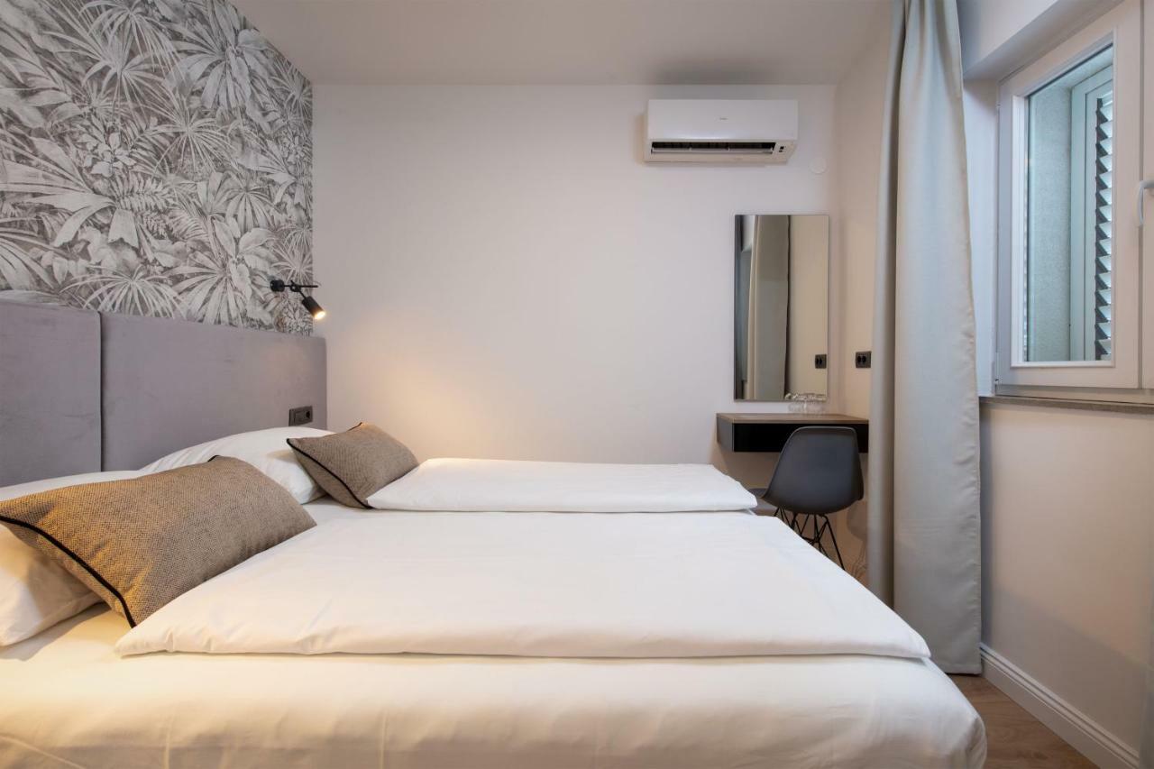 Hotel Pansion Amigos Podstrana Habitación foto