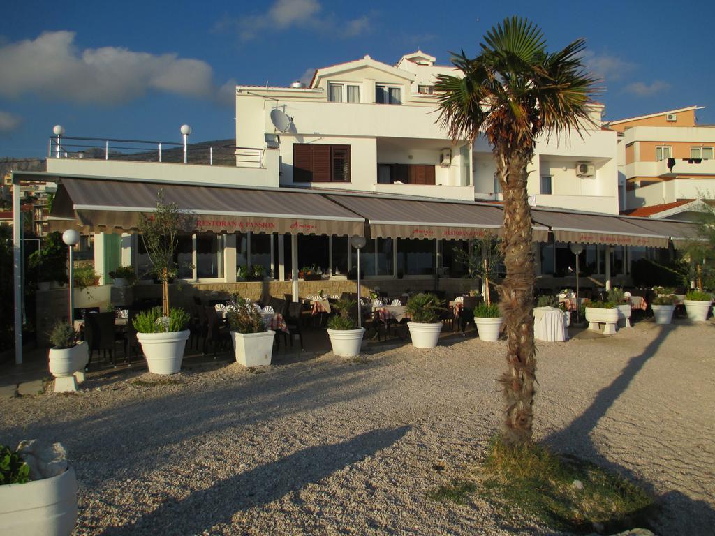 Hotel Pansion Amigos Podstrana Exterior foto